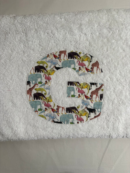 G in Queue for the Zoo - Bath Towel