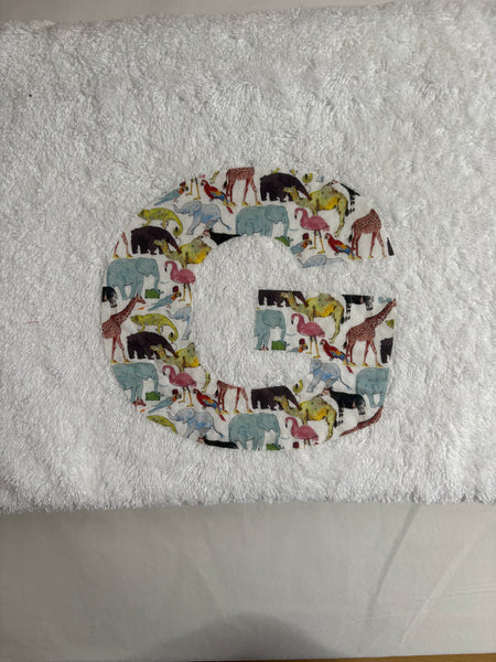 G in Queue for the Zoo - Bath Towel