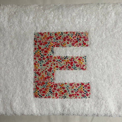 E in Wildflower Meadows - Bath Towel